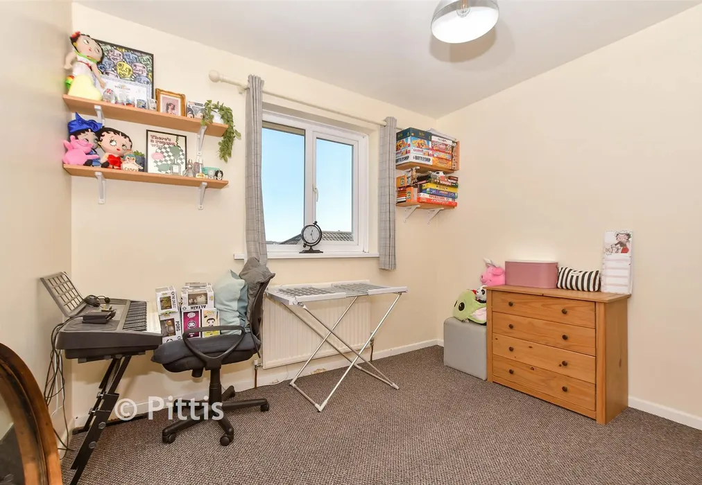 Bedroom 2 - Nelson Court, Cowes, Isle of Wight - Wards of Kent