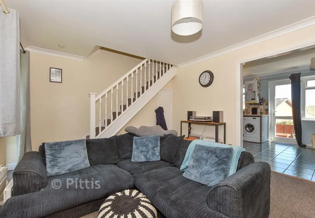 Lounge - Nelson Court, Cowes, Isle of Wight - Wards of Kent