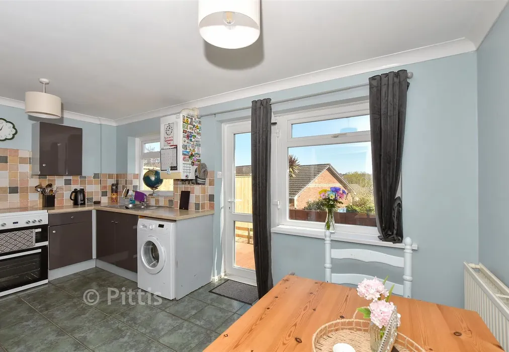 Kitchen/Dining Room - Nelson Court, Cowes, Isle of Wight - Wards of Kent