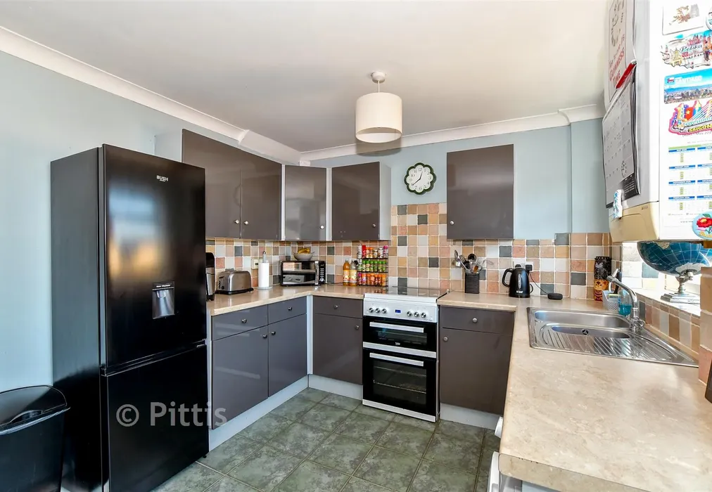 Kitchen/Dining Room - Nelson Court, Cowes, Isle of Wight - Wards of Kent