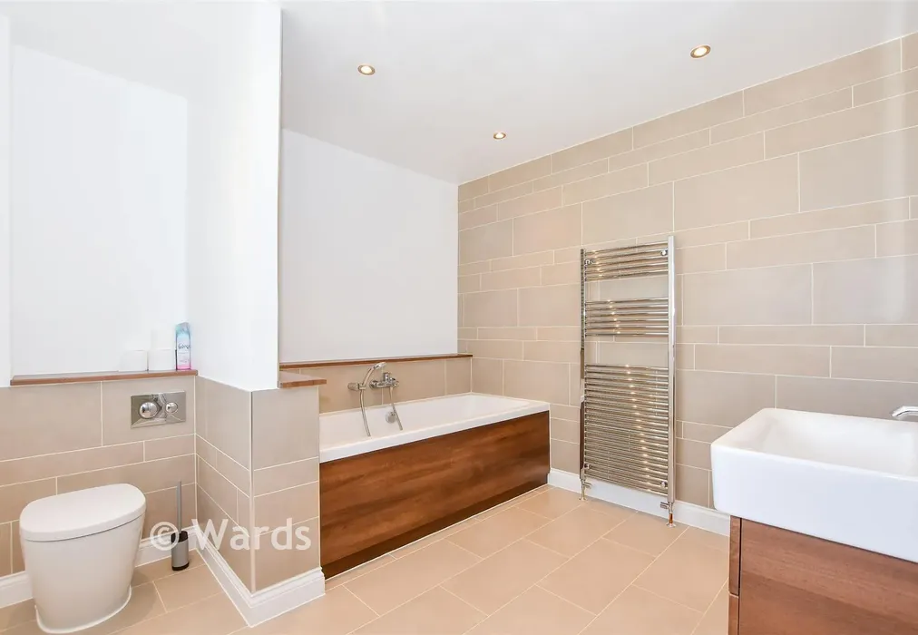 En-Suite Bathroom - Rocks Close, East Malling, Kent - Wards of Kent