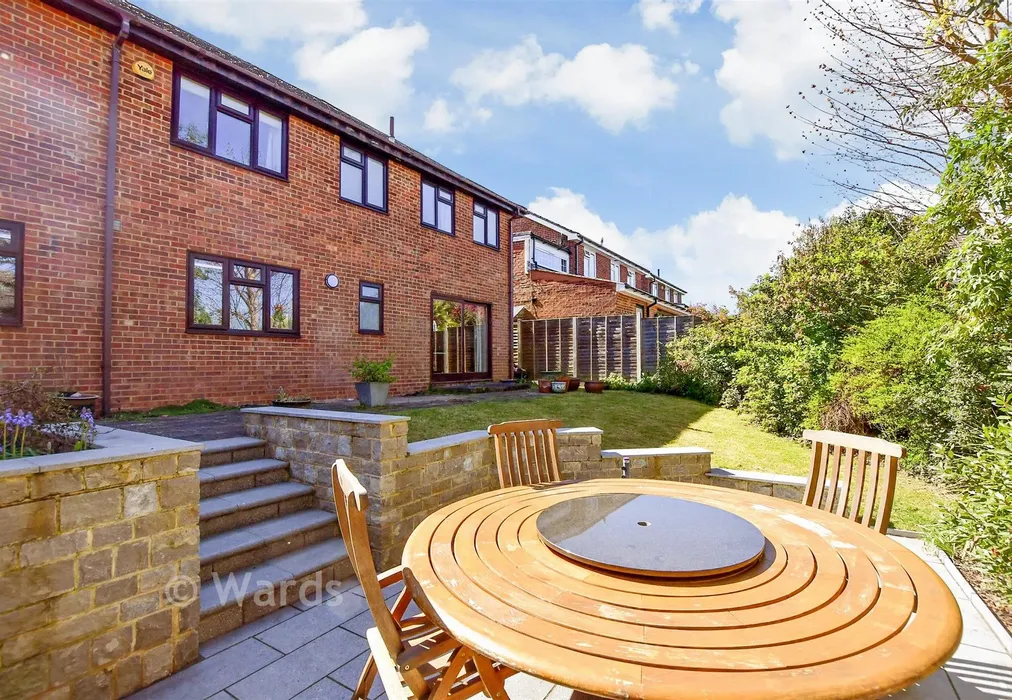 Rear Garden - Rocks Close, East Malling, Kent - Wards of Kent