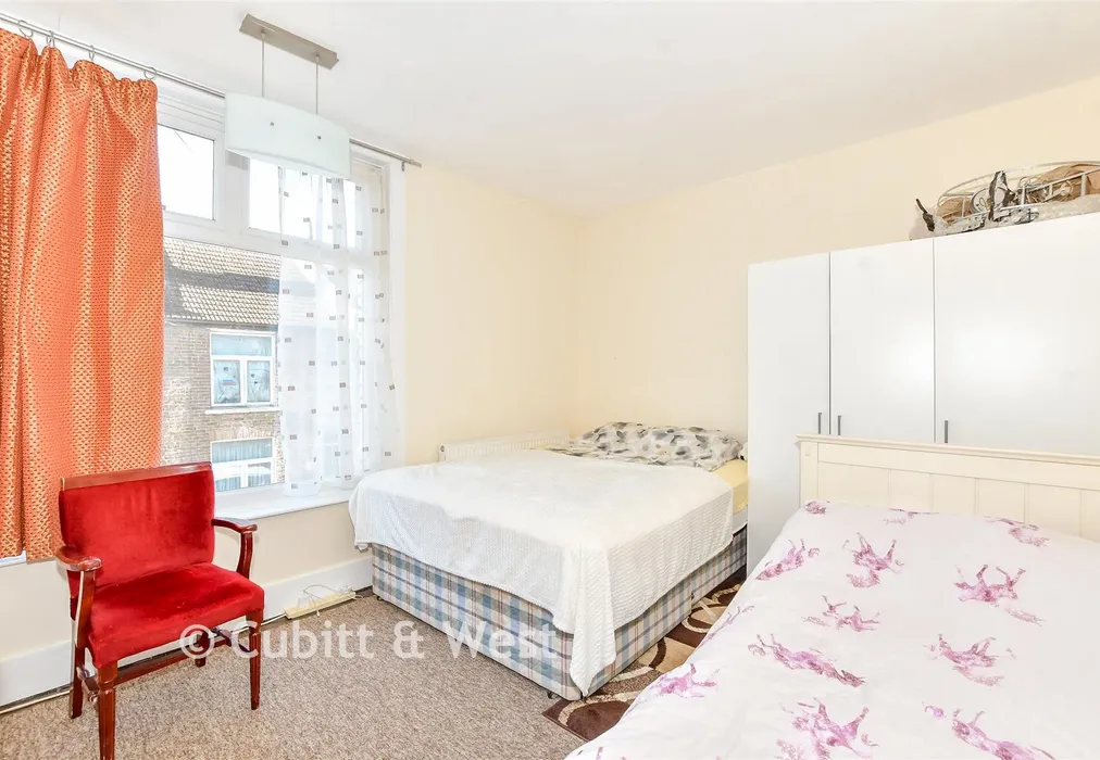 Bedroom 1 - Gainsboro Road, Bognor Regis, West Sussex - Wards of Kent