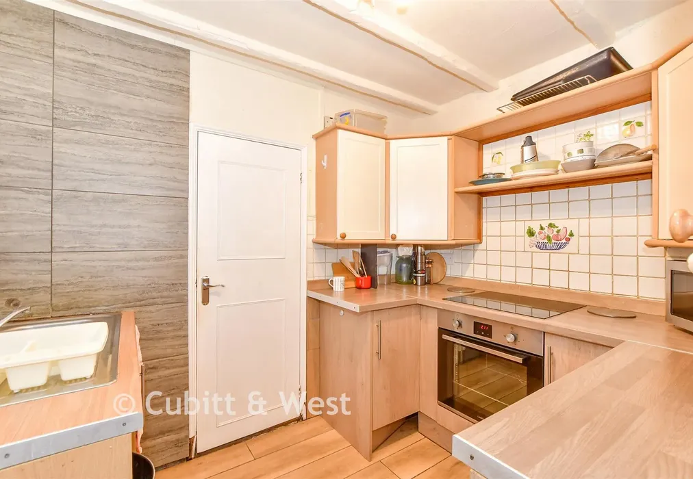 Kitchen - Gainsboro Road, Bognor Regis, West Sussex - Wards of Kent