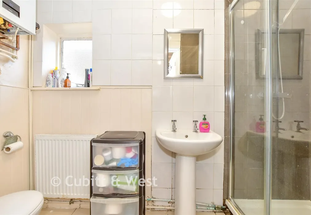 Shower Room - Gainsboro Road, Bognor Regis, West Sussex - Wards of Kent