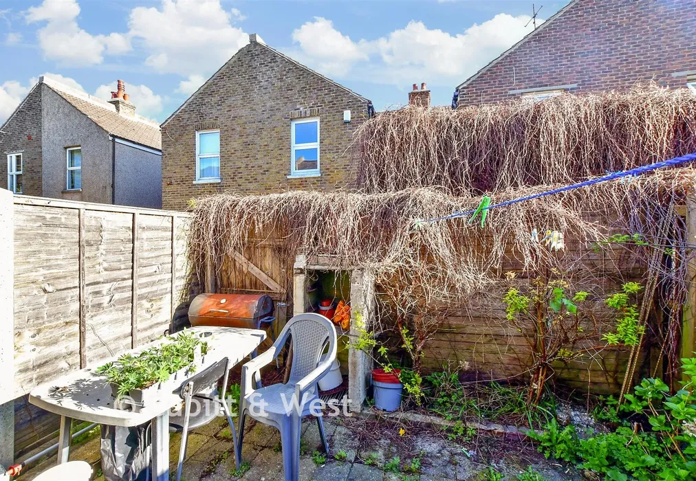 Rear Garden - Gainsboro Road, Bognor Regis, West Sussex - Wards of Kent