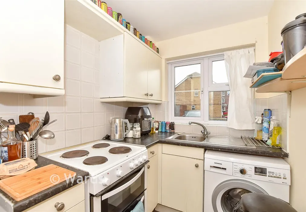 Kitchen - The Shires, Paddock Wood, Tonbridge, Kent - Wards of Kent