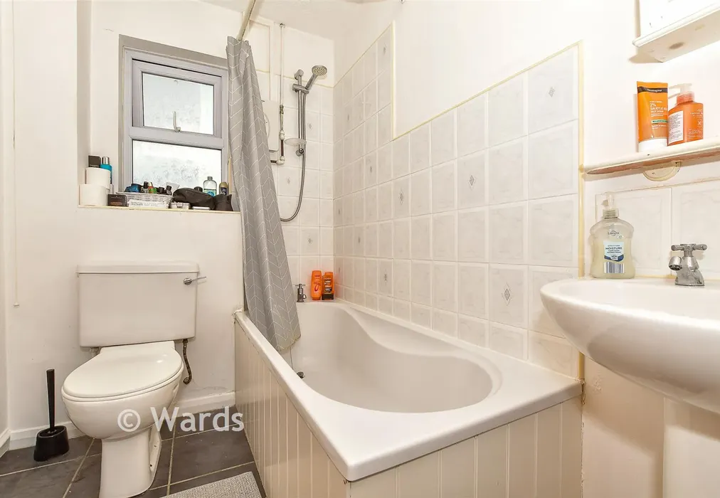 Bathroom - The Shires, Paddock Wood, Tonbridge, Kent - Wards of Kent