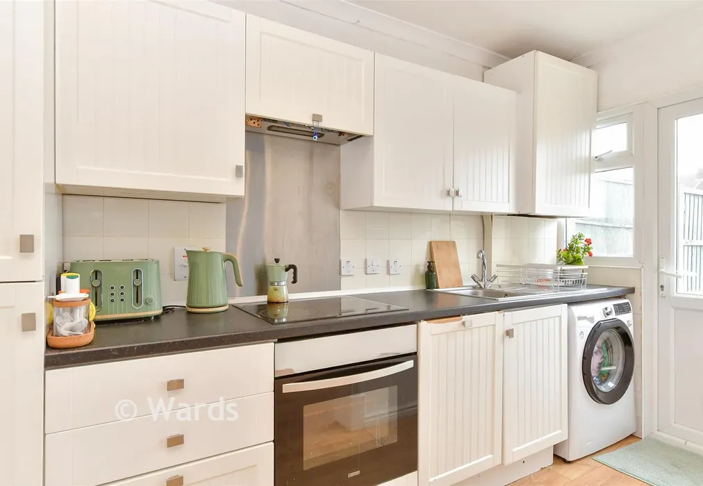Kitchen - Gloucester Avenue, Welling, Kent - Wards of Kent