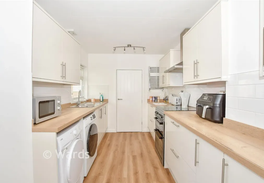 Kitchen - Waterloo Street, Maidstone, Kent - Wards of Kent