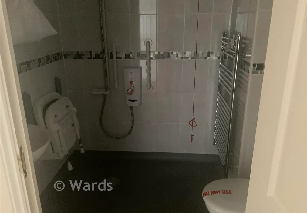 Bathroom - Richmond Street, Herne Bay, Kent - Wards of Kent
