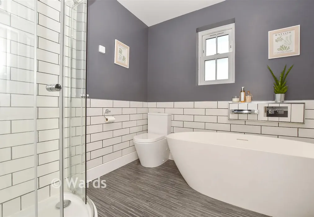 Bathroom - Deal Road, Sandwich, Kent - Wards of Kent