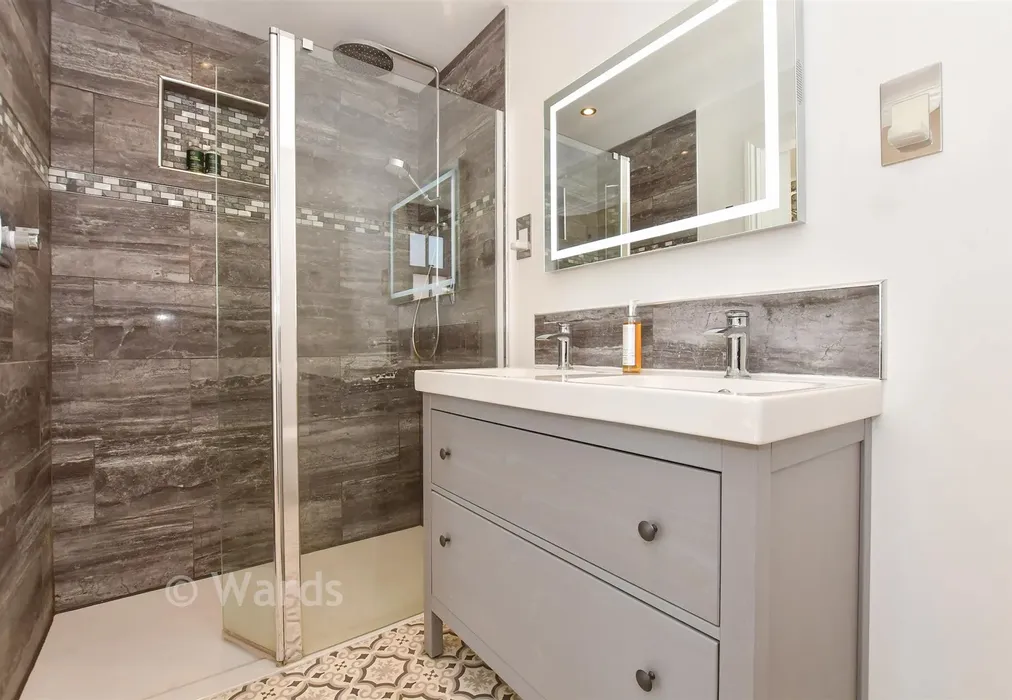 En-Suite Shower Room - Deal Road, Sandwich, Kent - Wards of Kent