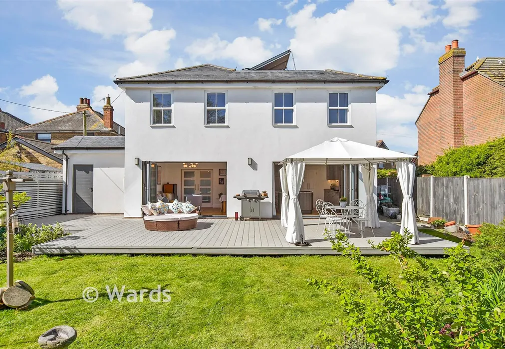 External Lifestyle Photograph - Deal Road, Sandwich, Kent - Wards of Kent
