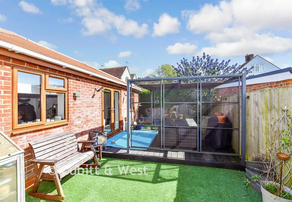 Rear Garden - Main Road, Southbourne, Emsworth, Hampshire - Wards of Kent