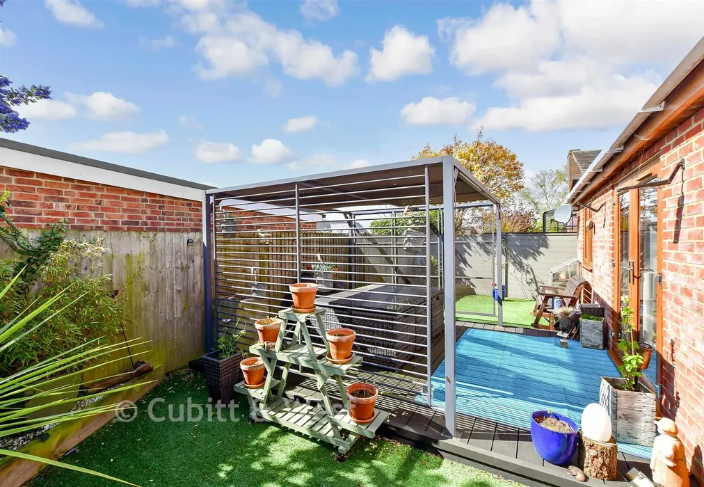 Rear Garden - Main Road, Southbourne, Emsworth, Hampshire - Wards of Kent