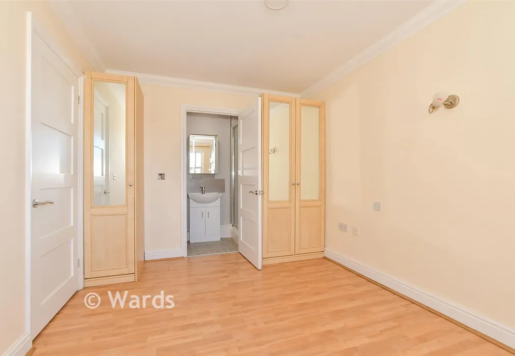 Bedroom 1 - Essex Street, Whitstable, Kent - Wards of Kent