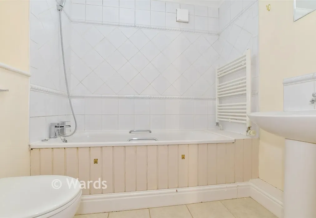 Bathroom - Essex Street, Whitstable, Kent - Wards of Kent