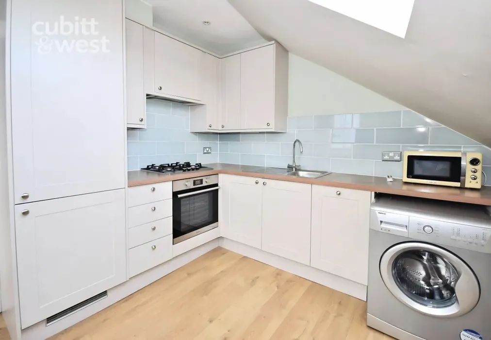 Kitchen - Chichester Place, Brighton, BN2 - Wards of Kent