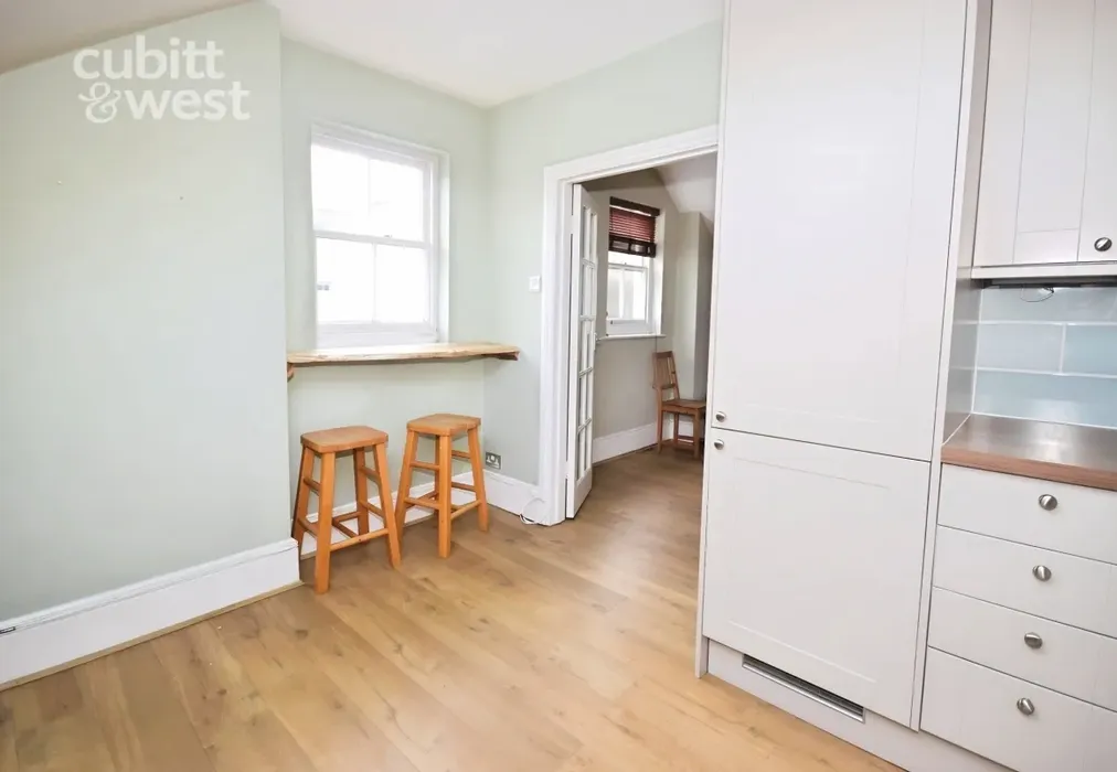 Kitchen - Chichester Place, Brighton, BN2 - Wards of Kent