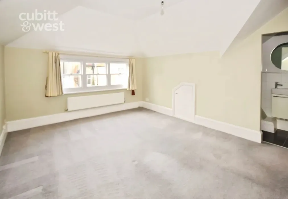 Bedroom 1 - Chichester Place, Brighton, BN2 - Wards of Kent