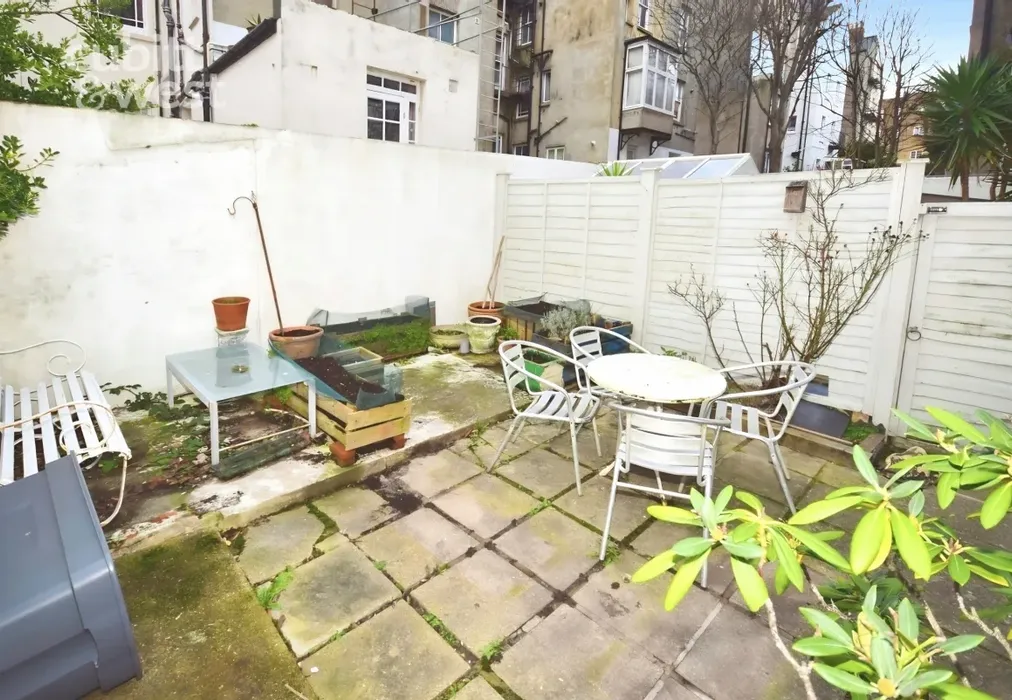 Garden - Chichester Place, Brighton, BN2 - Wards of Kent