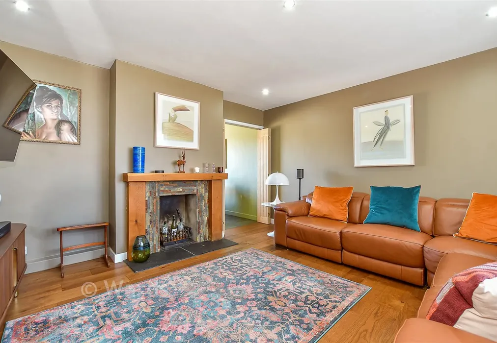 Lounge - Corner Farm Road, Staplehurst, Tonbridge, Kent - Wards of Kent