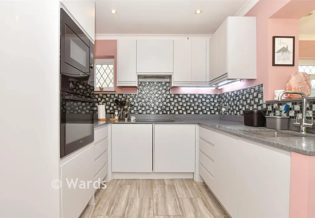 Kitchen - Ingle Close, Birchington, Kent - Wards of Kent