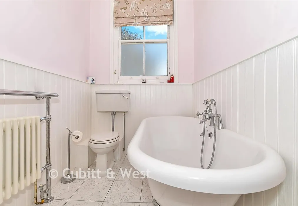 Bathroom - New Town, Uckfield, East Sussex - Wards of Kent
