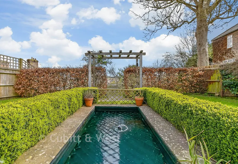 Rear Garden - New Town, Uckfield, East Sussex - Wards of Kent
