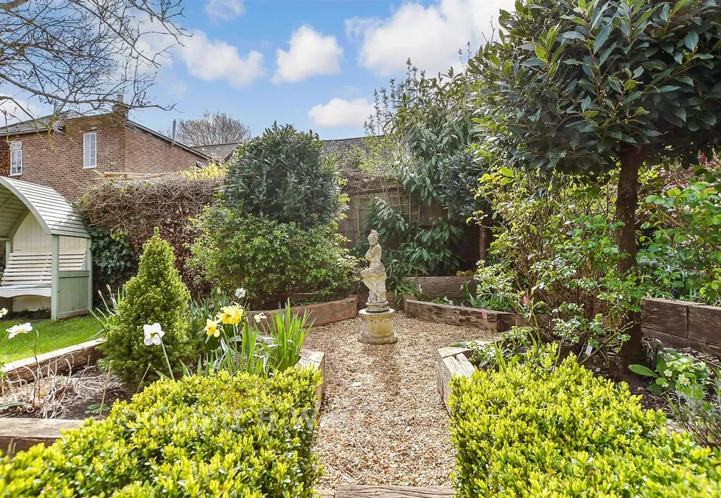 Rear Garden - New Town, Uckfield, East Sussex - Wards of Kent