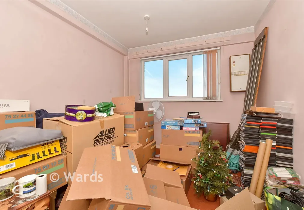Bedroom 2 - The Gateway, Dover, Kent - Wards of Kent
