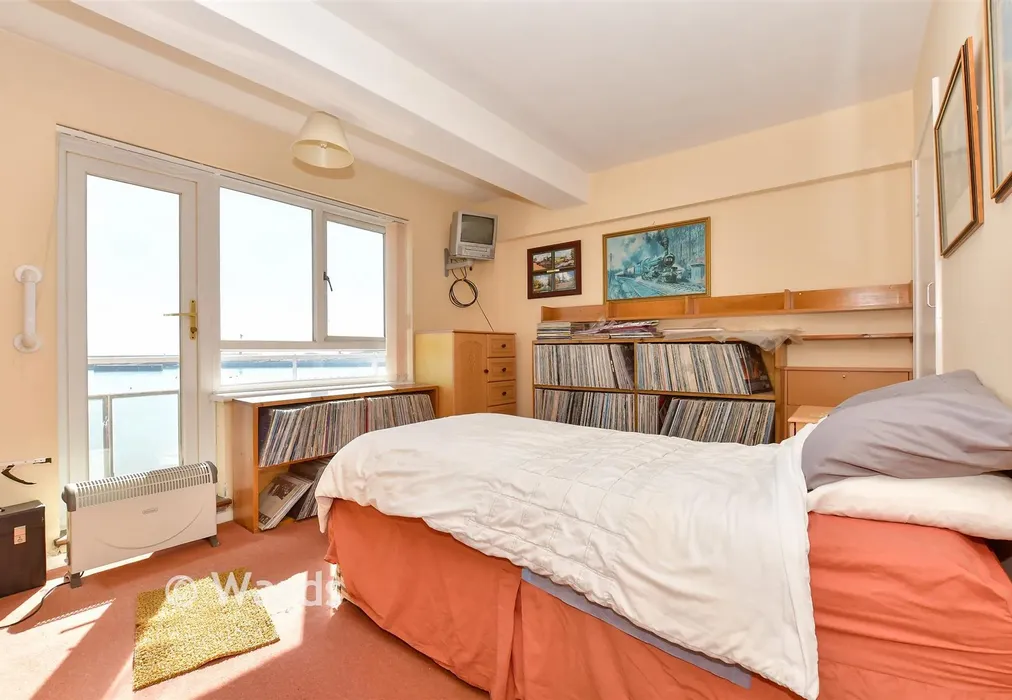 Bedroom 1 - The Gateway, Dover, Kent - Wards of Kent