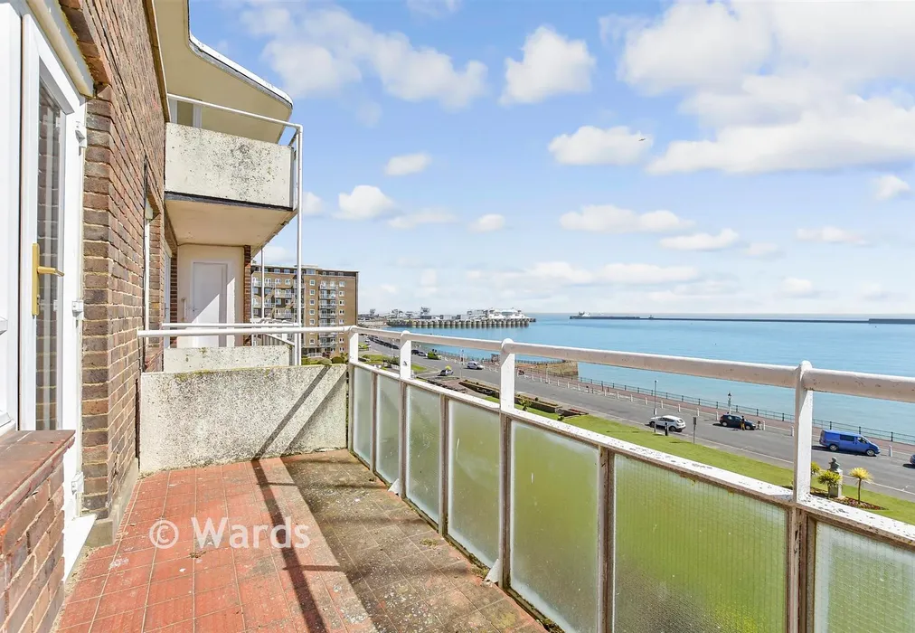 Balcony / Terrace - The Gateway, Dover, Kent - Wards of Kent