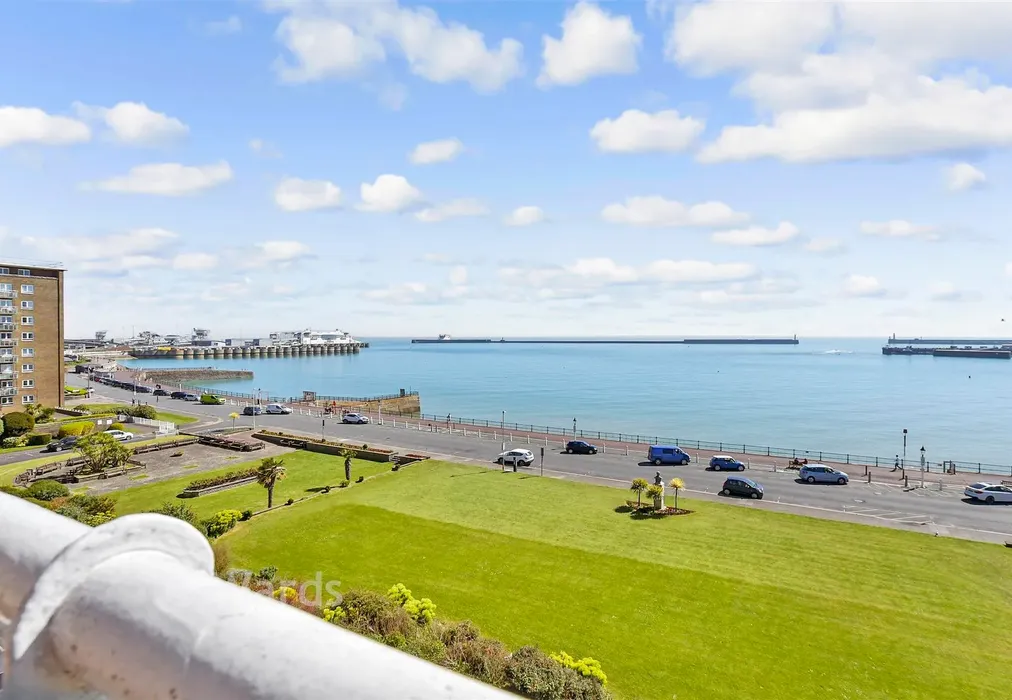 Balcony / Terrace - The Gateway, Dover, Kent - Wards of Kent