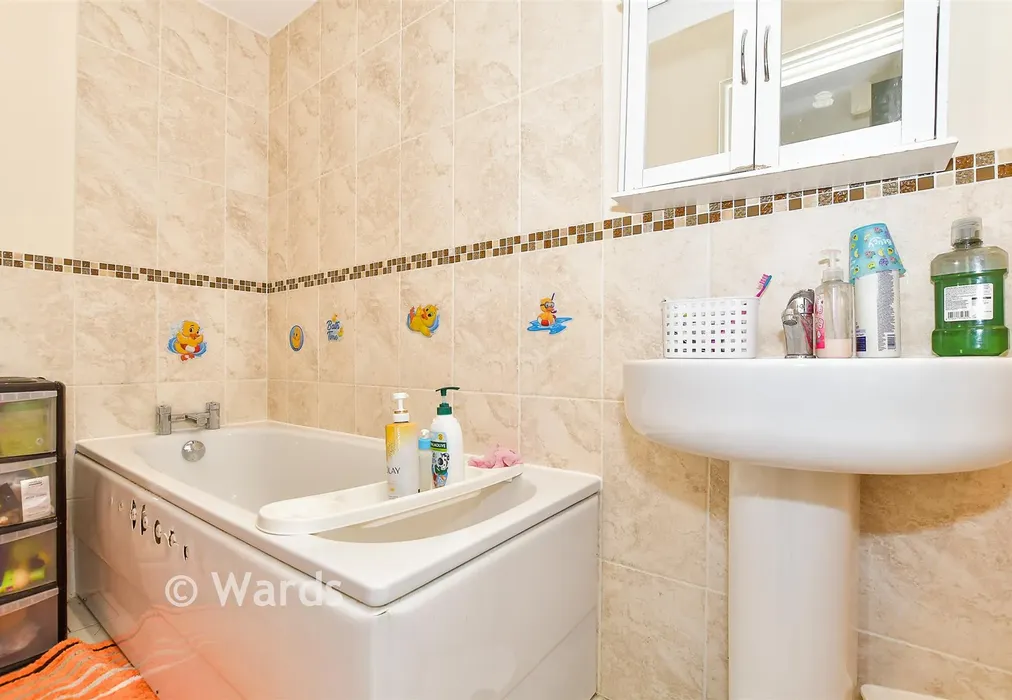 Bathroom - Speldhurst Road, Langton Green, Tunbridge Wells, Kent - Wards of Kent