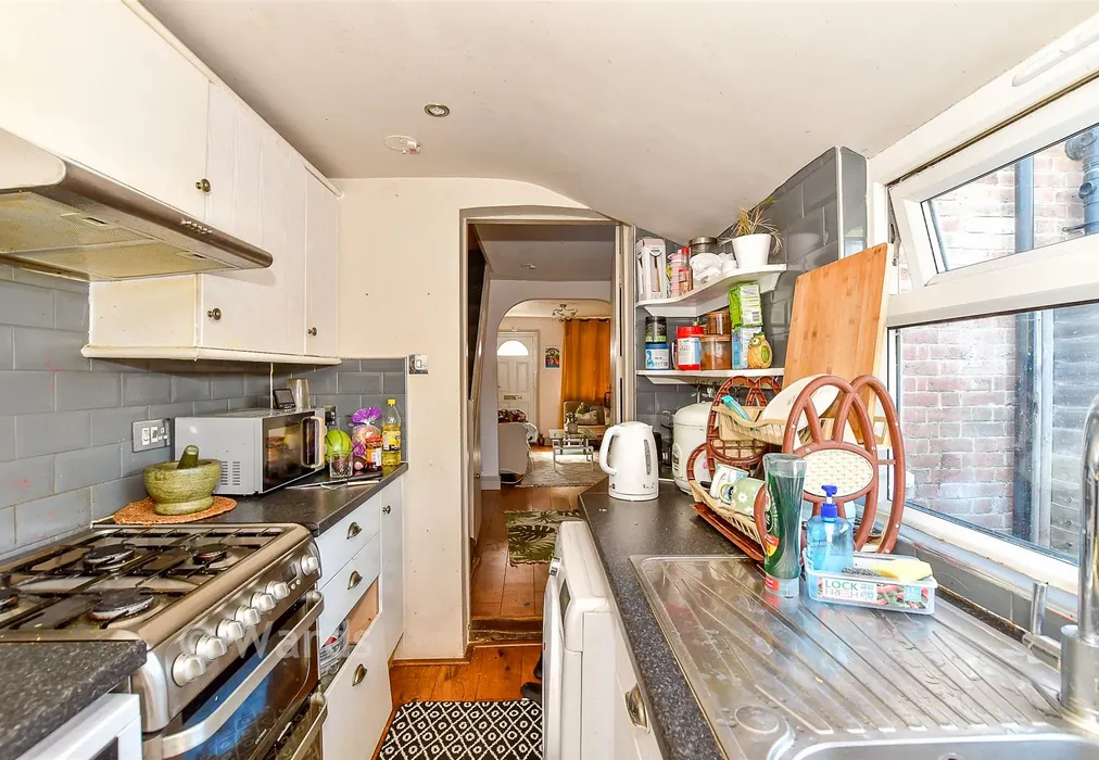 Kitchen - Waterloo Place, Tonbridge, Kent - Wards of Kent