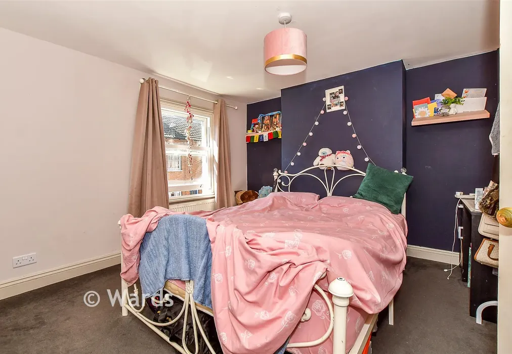 Bedroom 2 - Waterloo Place, Tonbridge, Kent - Wards of Kent