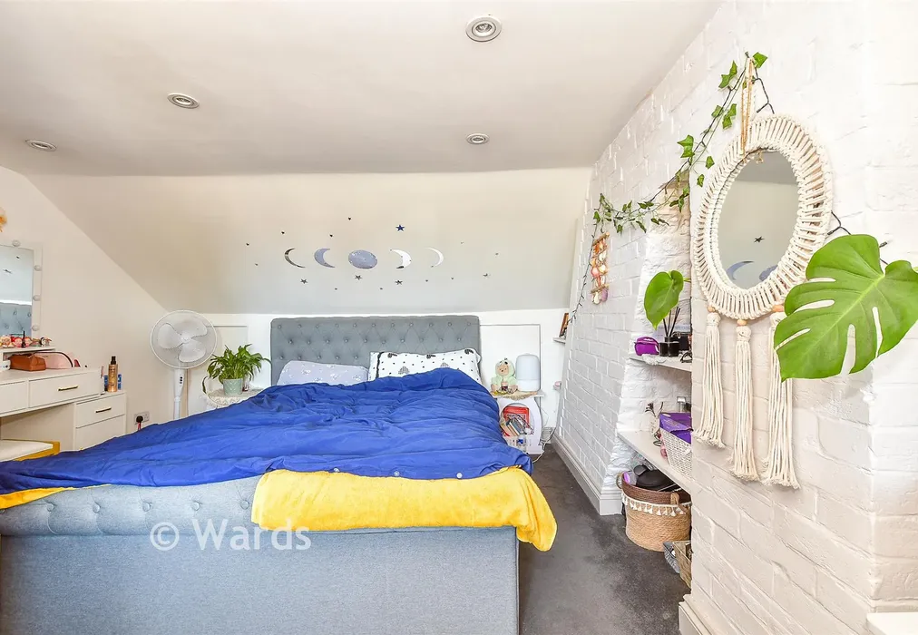 Bedroom 1 - Waterloo Place, Tonbridge, Kent - Wards of Kent