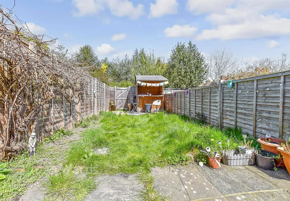 Rear Garden - Waterloo Place, Tonbridge, Kent - Wards of Kent