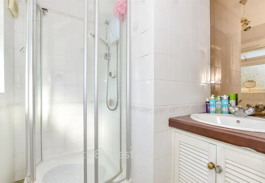 En-Suite Shower Room - School Lane, Denmead, Waterlooville, Hampshire - Wards of Kent