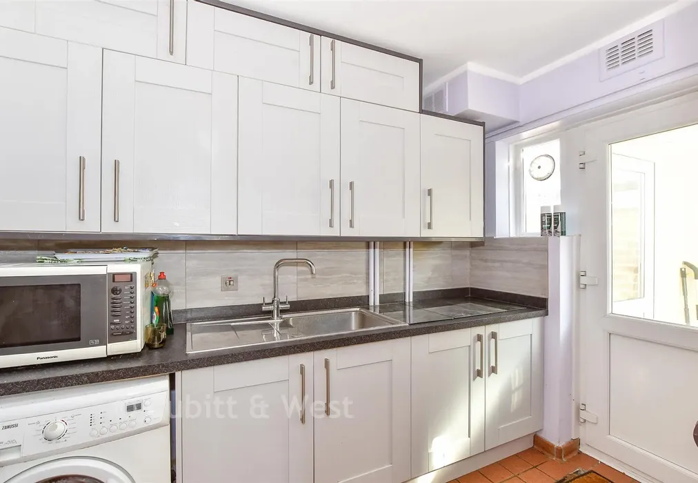Internal Lifestyle Photograph - School Lane, Denmead, Waterlooville, Hampshire - Wards of Kent