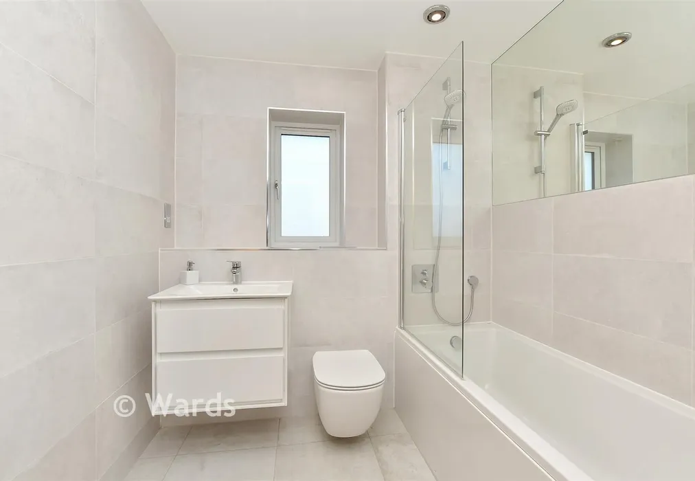 Bathroom - The Tracies, Newington, Sittingbourne, Kent - Wards of Kent
