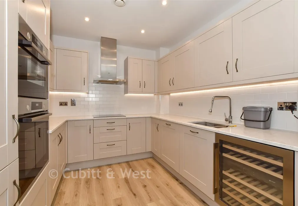 Kitchen - Lorimer Avenue, Cranleigh, Surrey - Wards of Kent