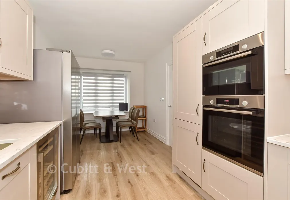 Kitchen - Lorimer Avenue, Cranleigh, Surrey - Wards of Kent
