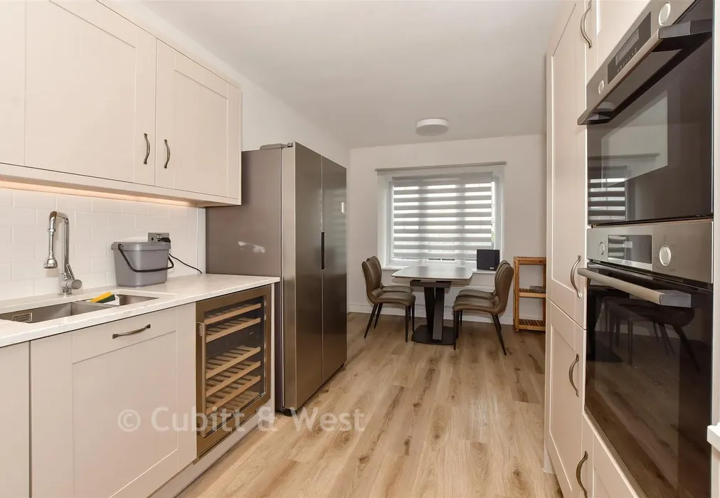 Kitchen - Lorimer Avenue, Cranleigh, Surrey - Wards of Kent