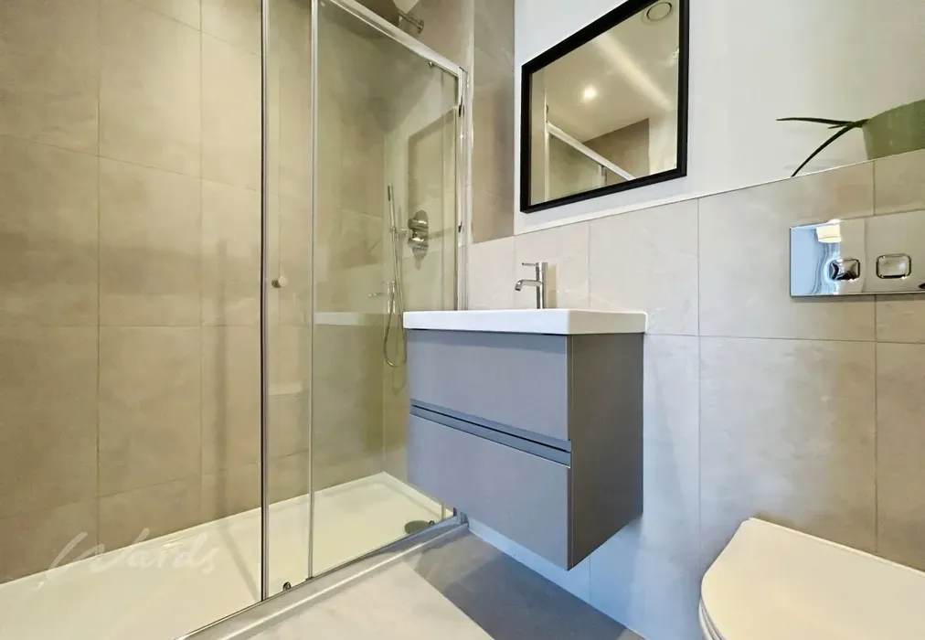 en-suite - Station Road Paddock Wood TN12 - Wards of Kent