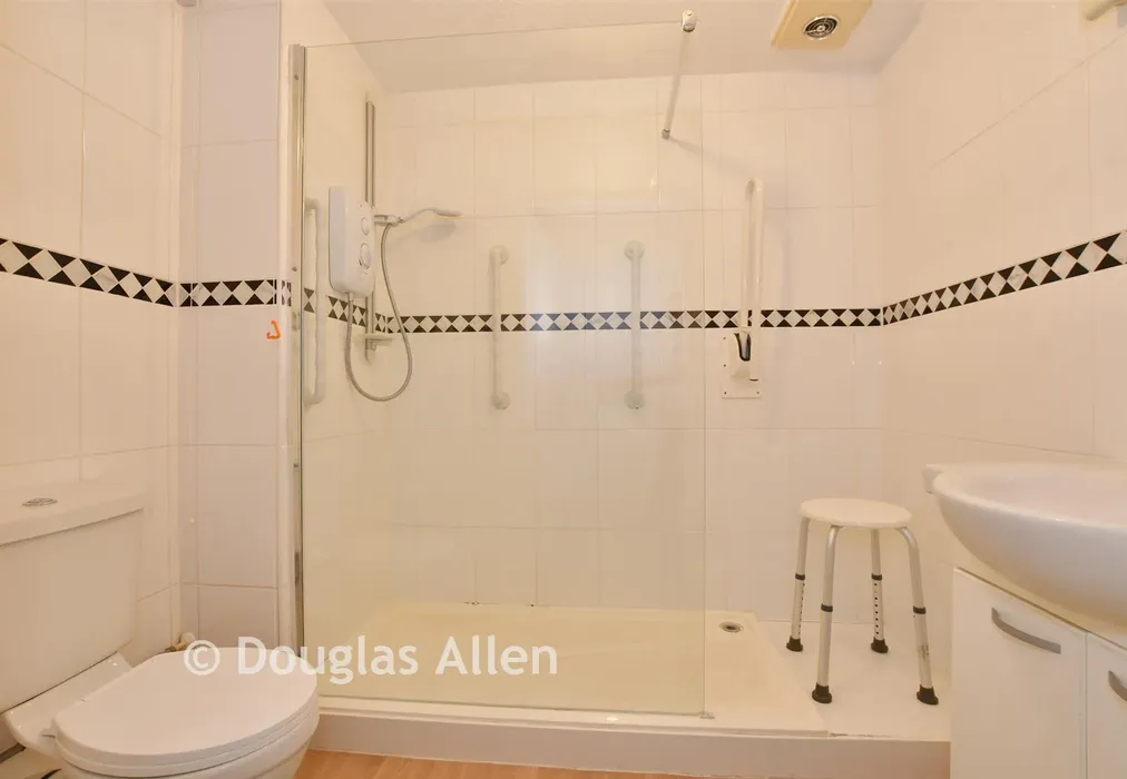 Shower Room - Chadwell Heath Lane, Chadwell Heath, Essex - Wards of Kent
