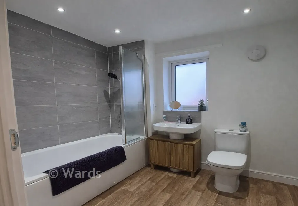 Bathroom - Cotter Way, Canterbury, Kent - Wards of Kent