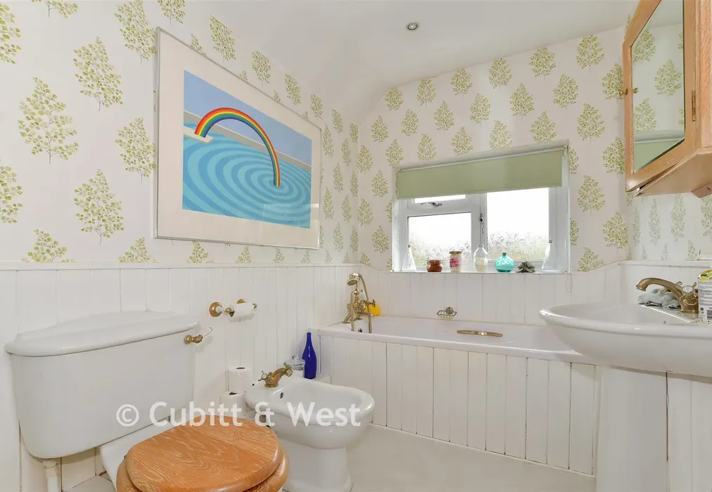 Bathroom - Stane Street, Ockley, Dorking, Surrey - Wards of Kent